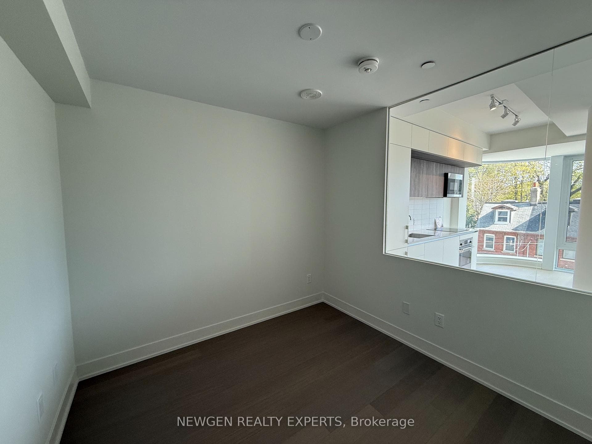 322 Dupont Street Unit 301 photo 11