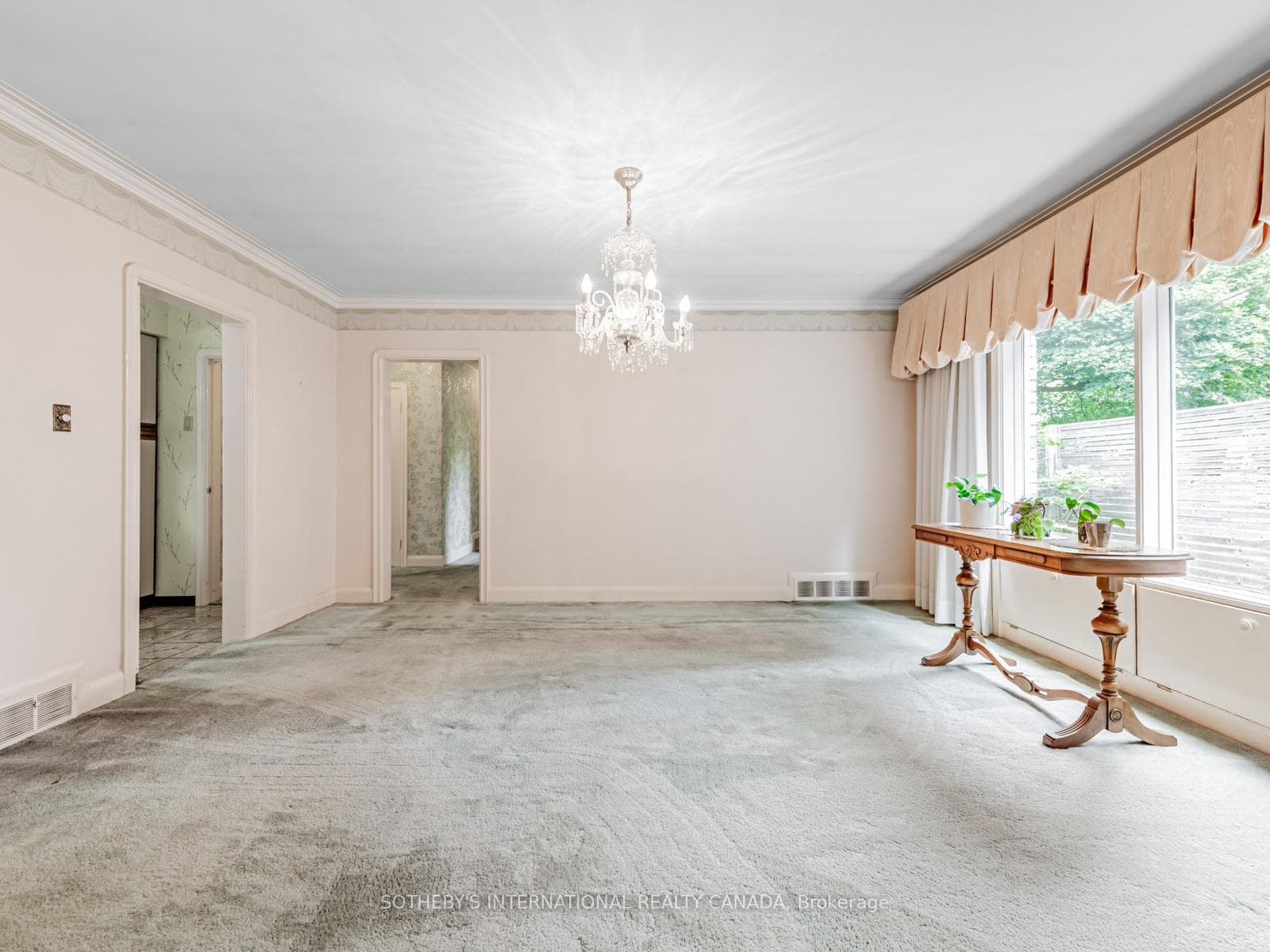 200 Cortleigh Boulevard photo 19