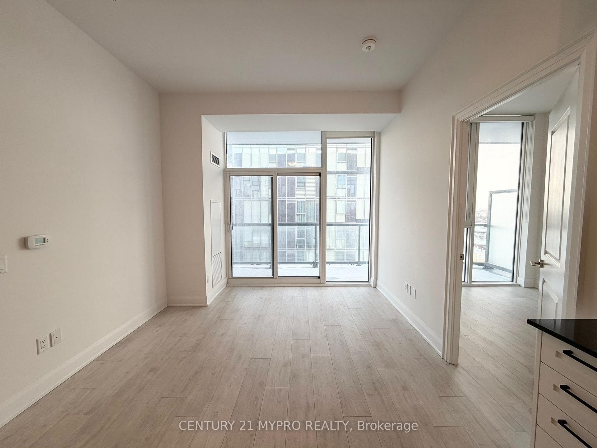 10 Gatineau Drive Unit 1605 photo 9