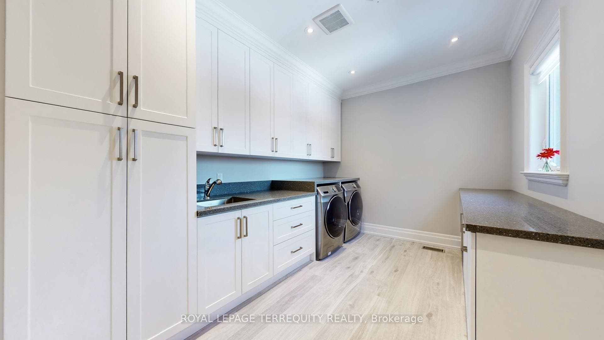 537 Marksbury Road photo 24