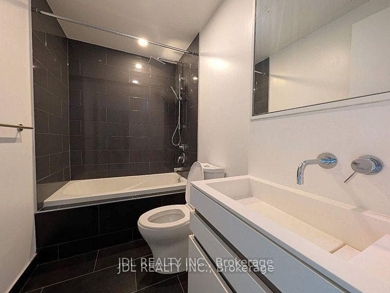 197 Yonge Street Unit 3814 photo 9