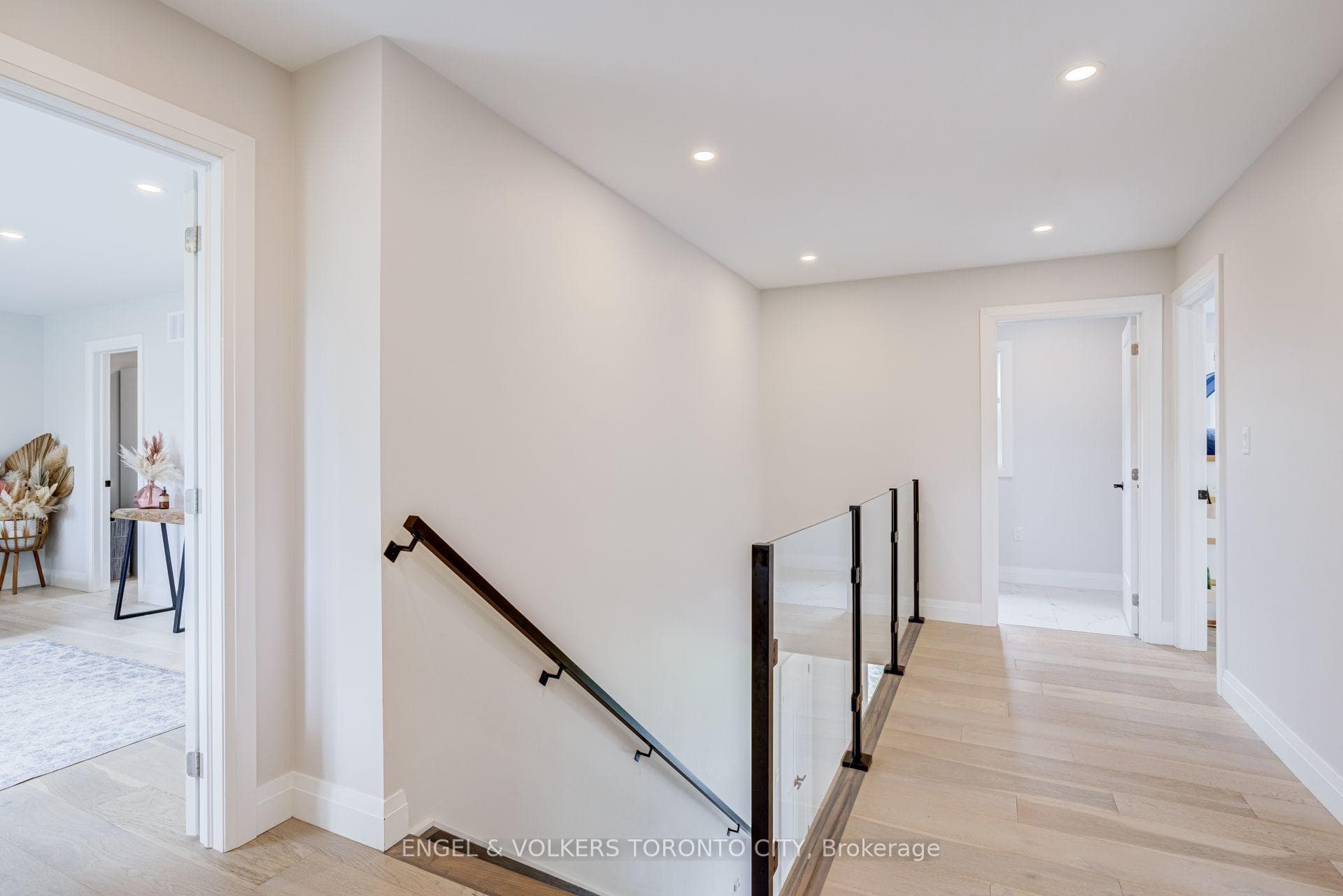 40 Glenview Avenue photo 17