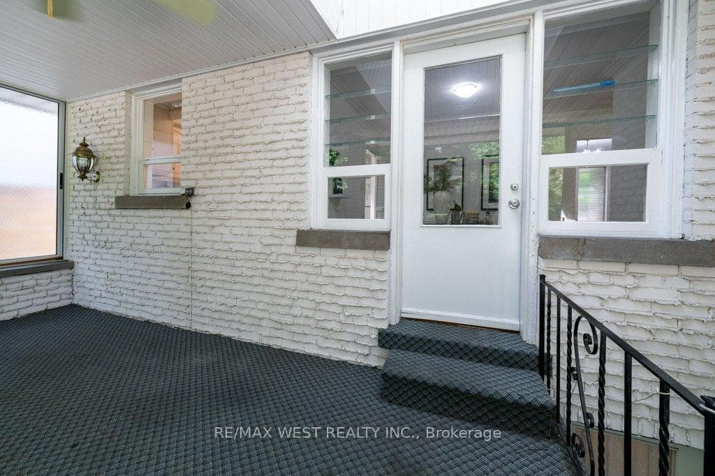 8 Farningham Crescent photo 29
