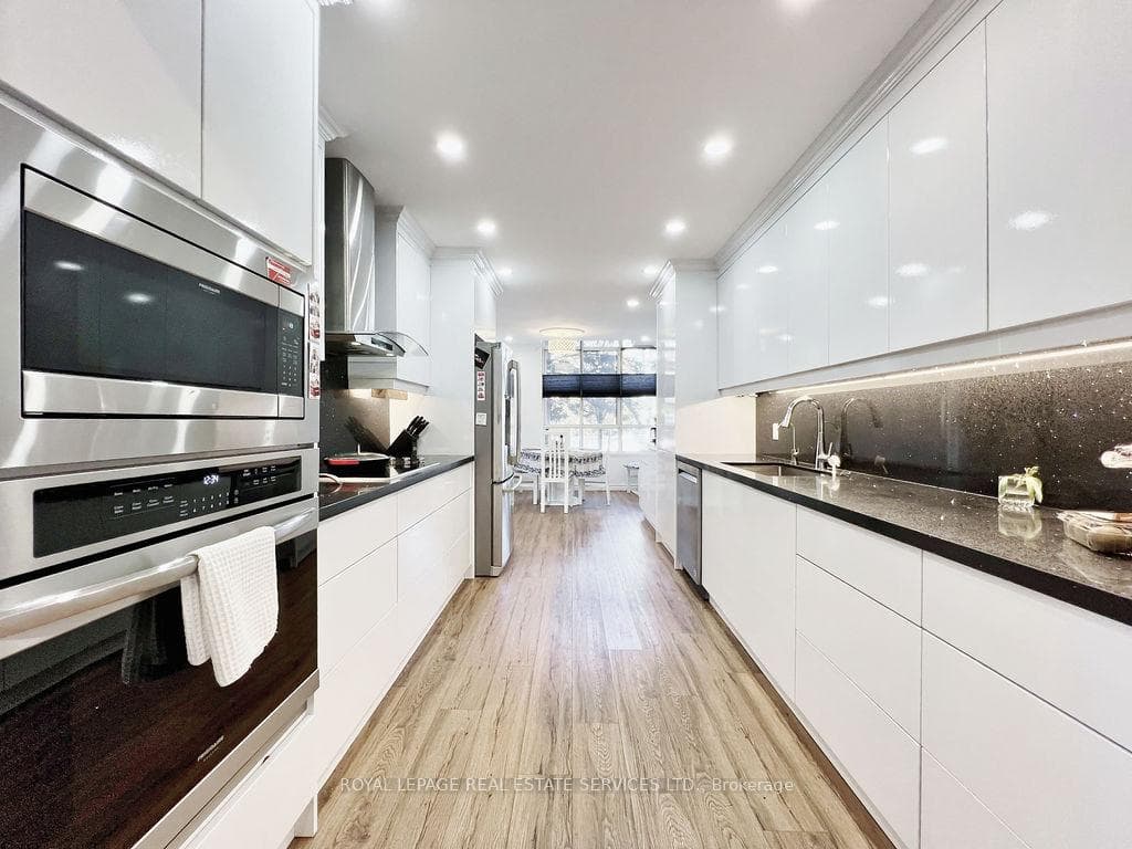 5444 Yonge Street Unit 108 photo 11