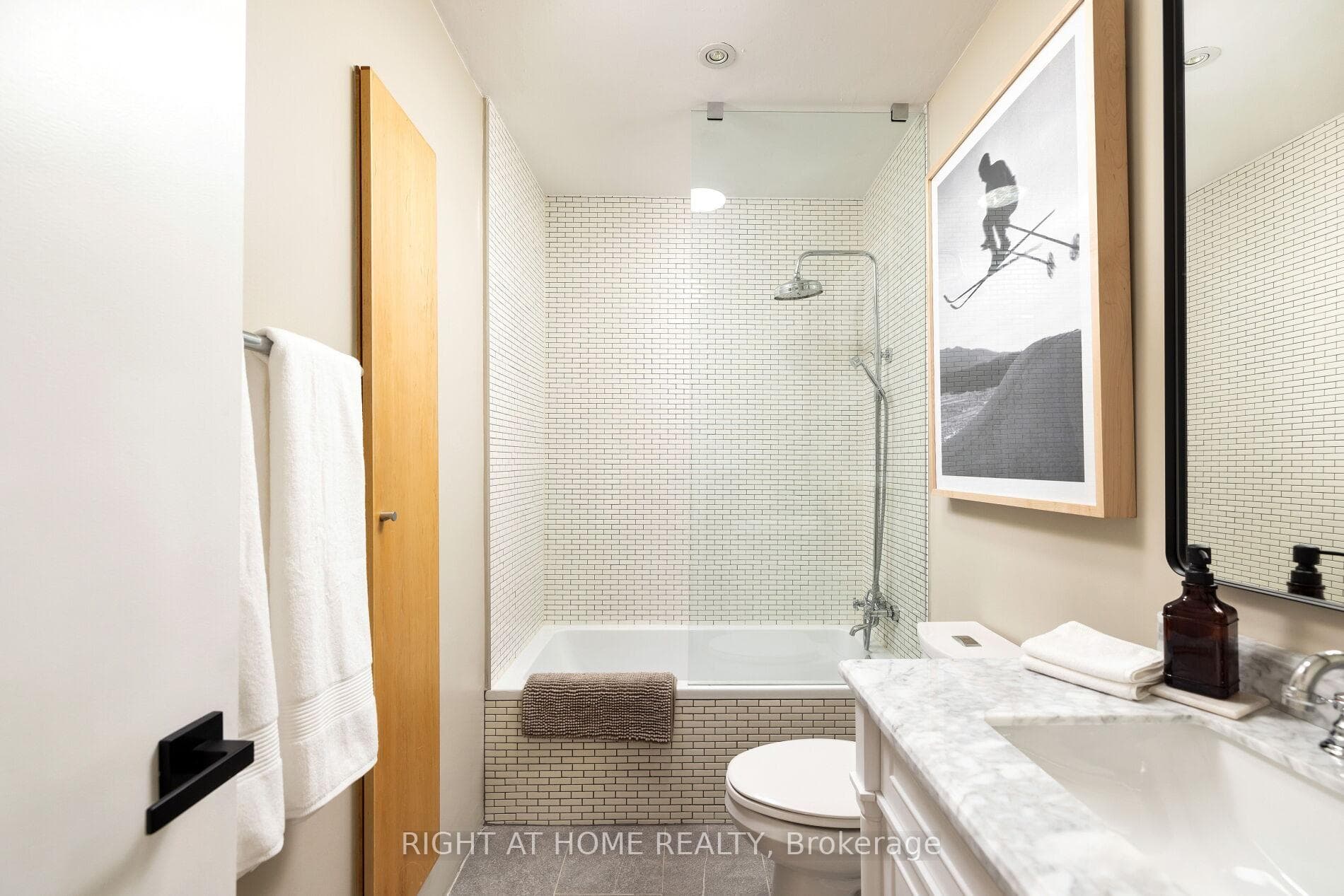 246 Ontario Street photo 19