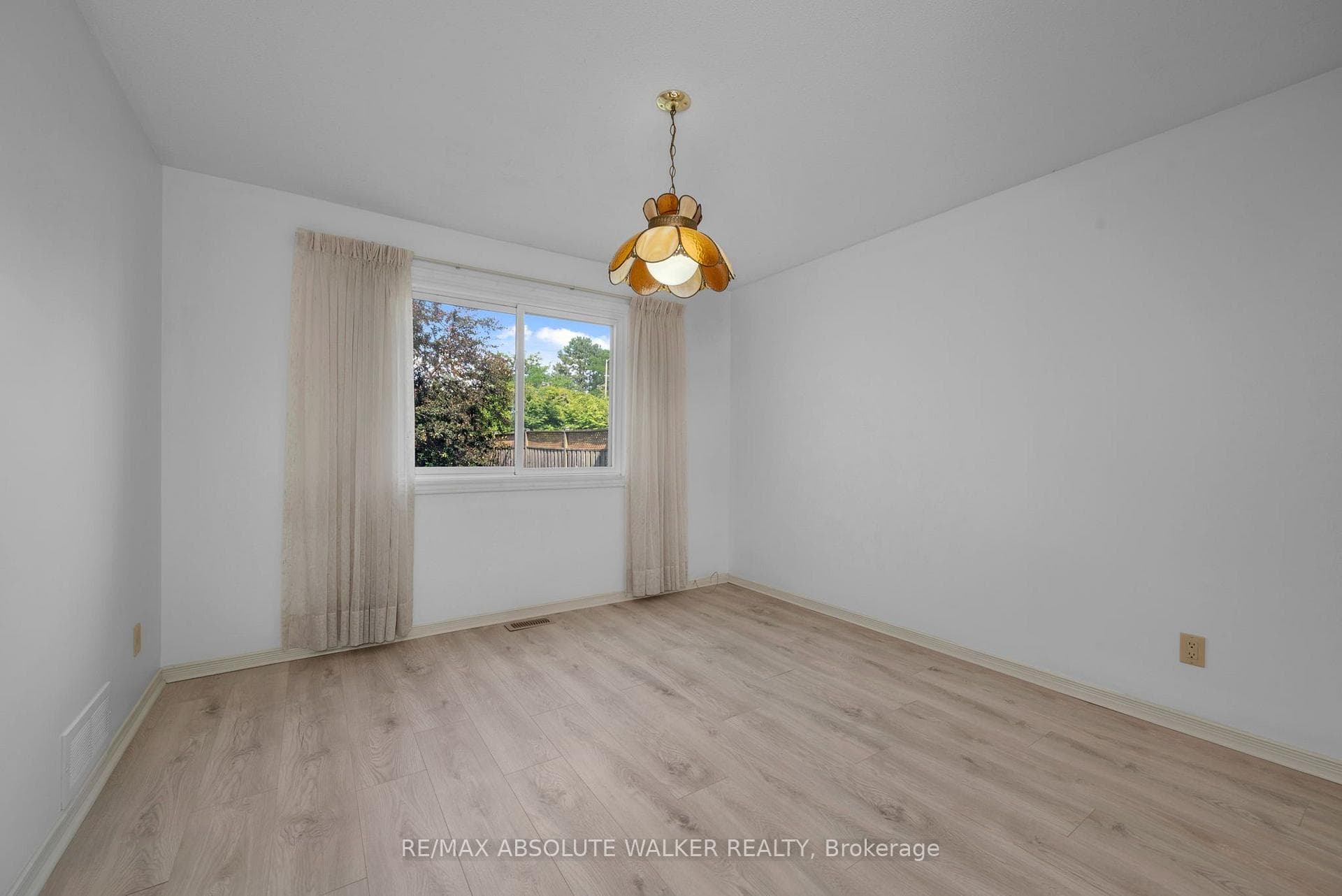 1889 Rosewind Court photo 11