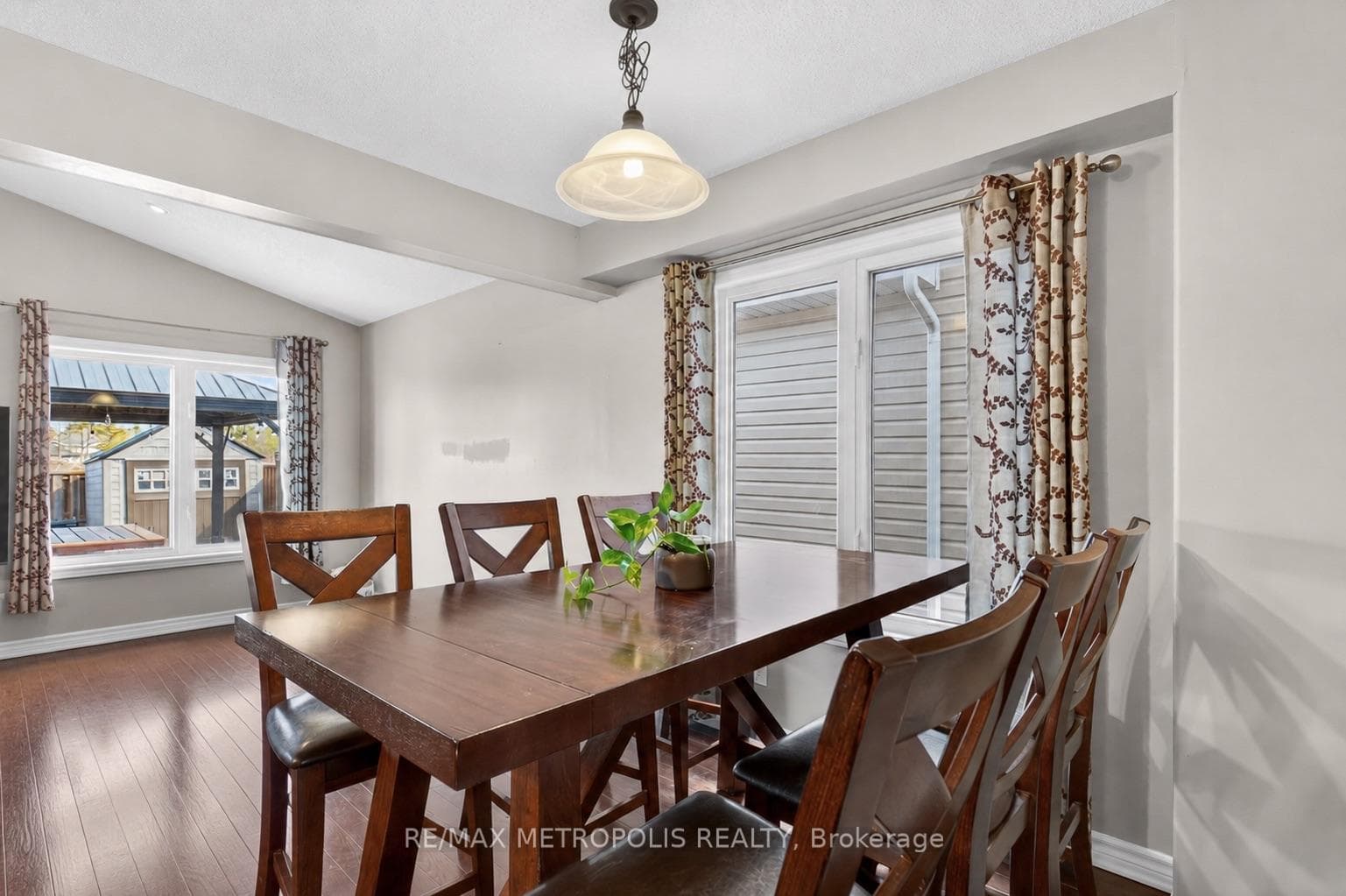 1276 Atkinson Street photo 5