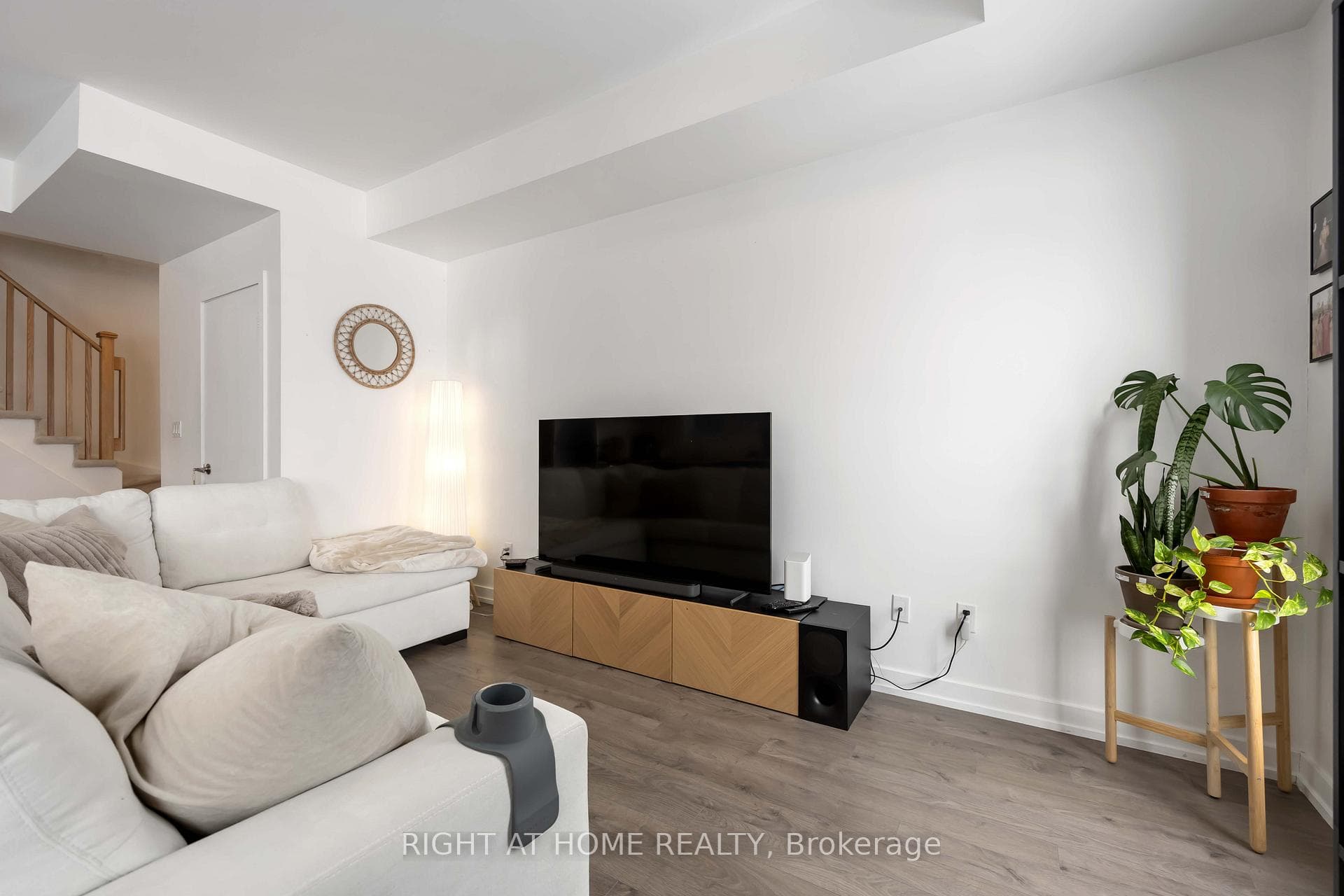 1555 Kingston Road Unit 220 photo 3