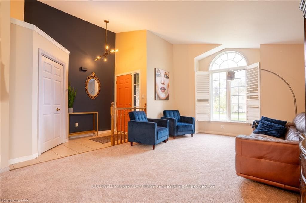 ENTRACE /LIVING ROOM