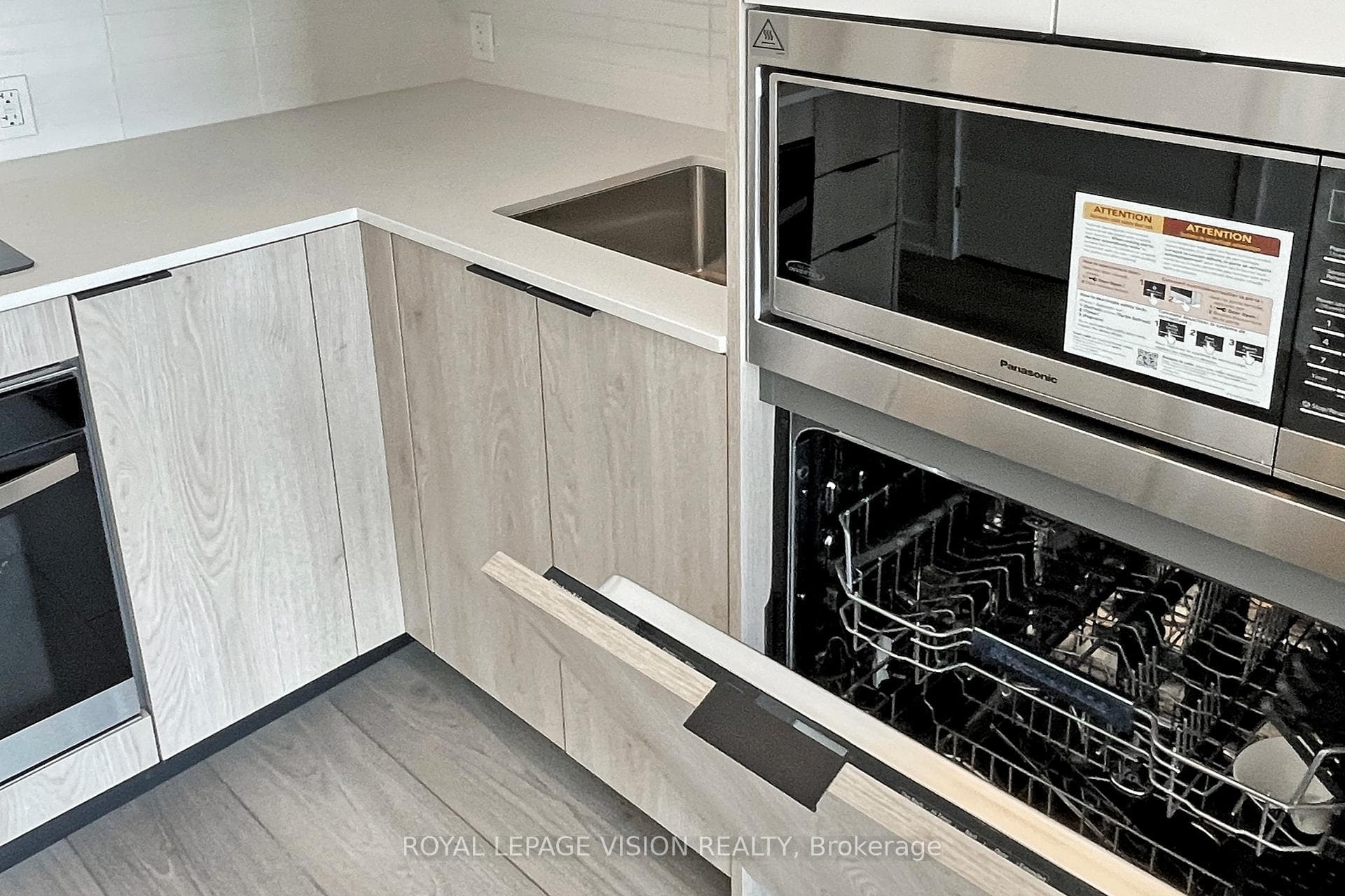 1007 The Queensway Way Unit 415 photo 12