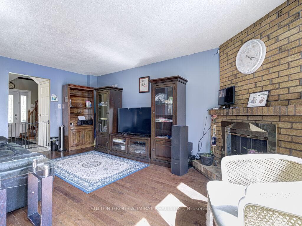 92 Simmons Boulevard photo 15