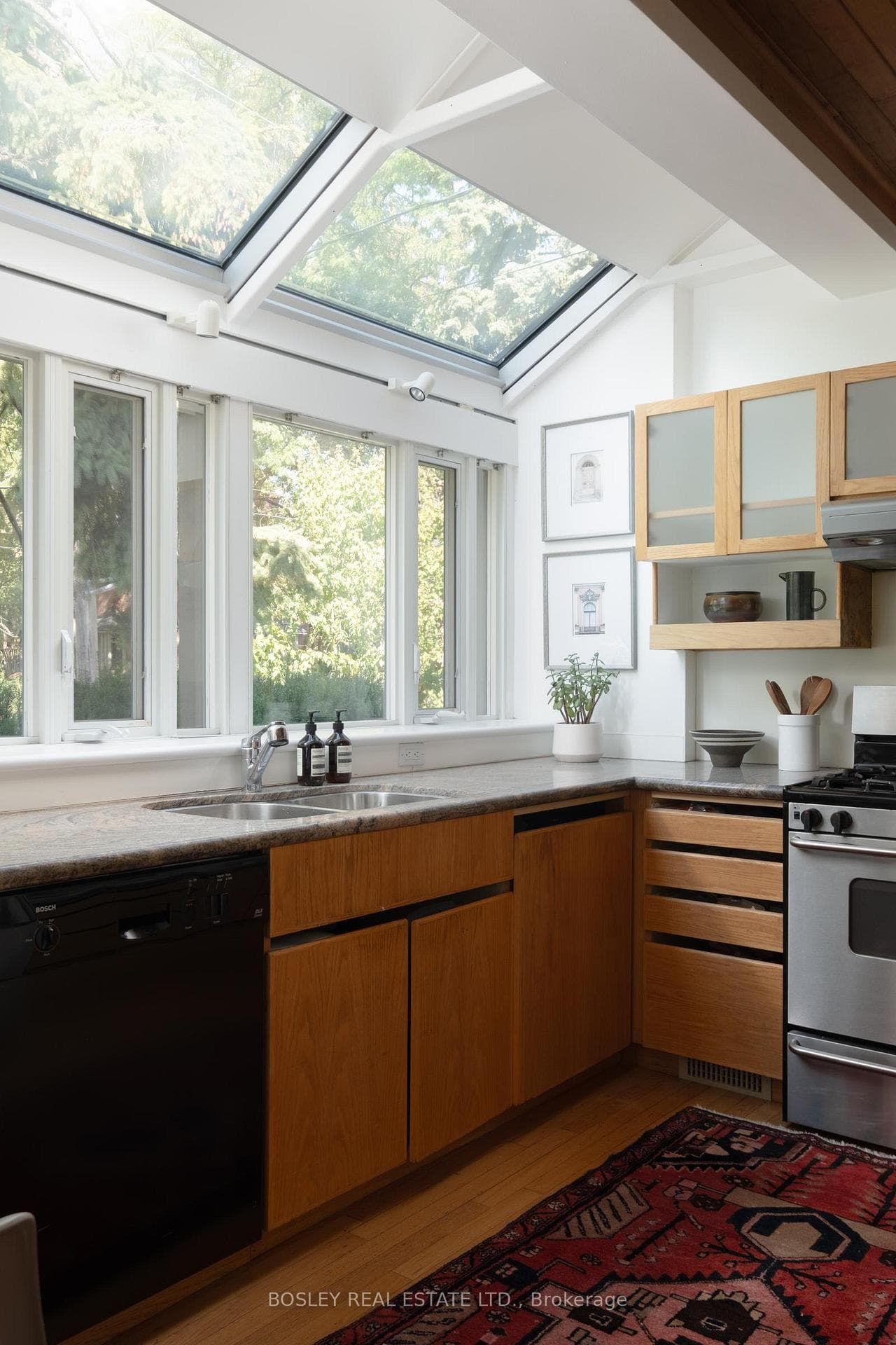 169 Heath Street photo 6