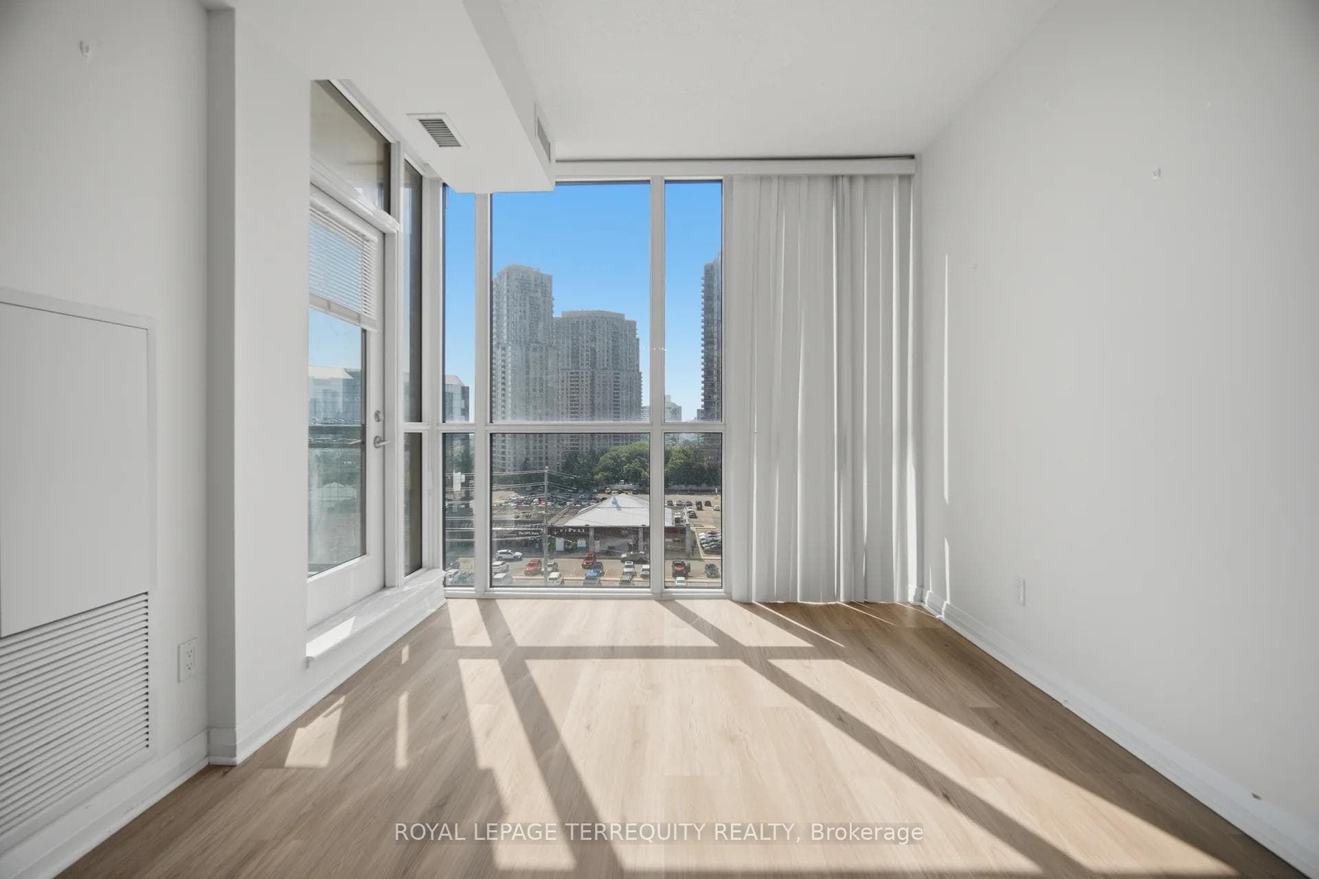 75 Eglinton Avenue Unit 703 photo 15