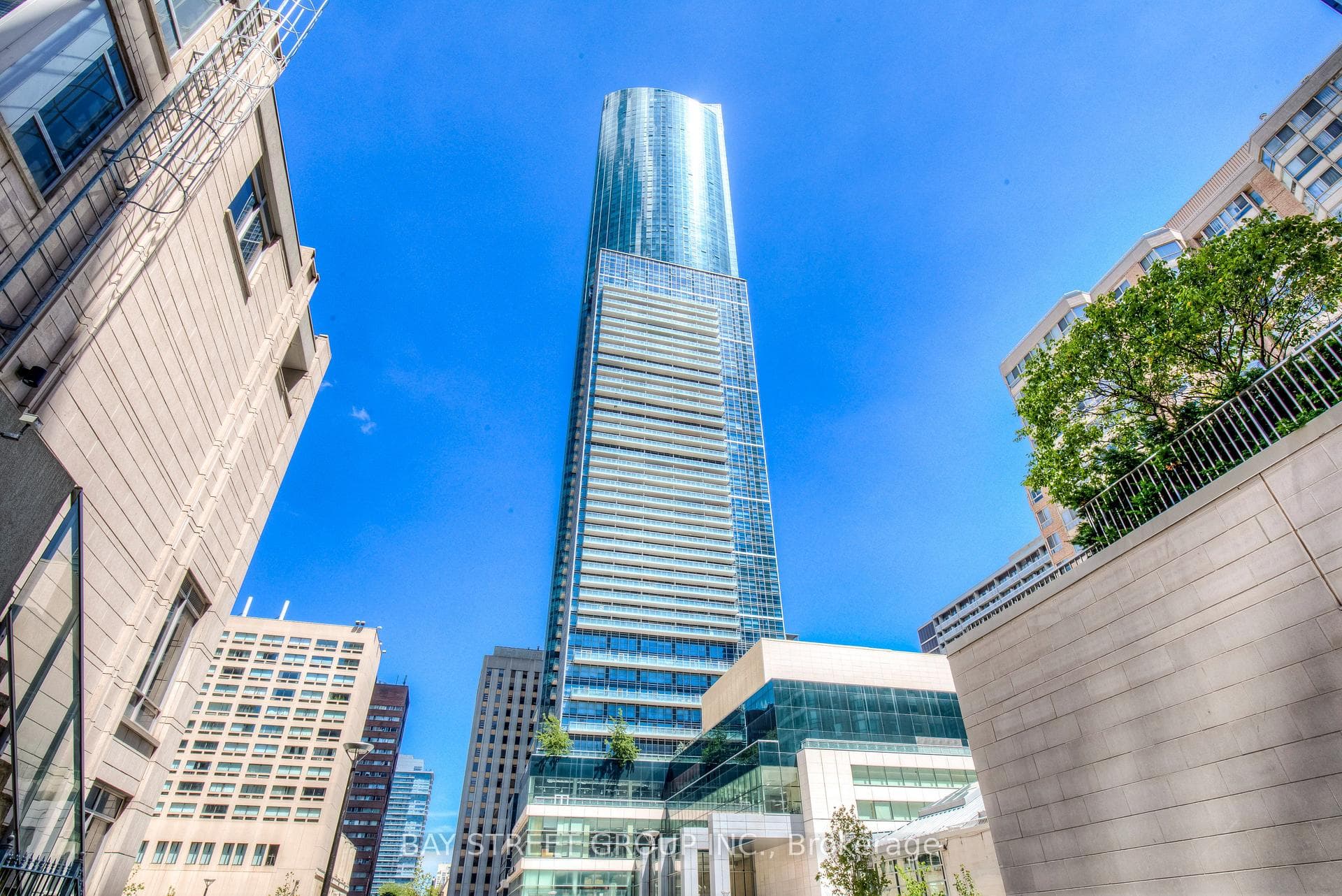 386 Yonge Street Unit 3813 photo 1