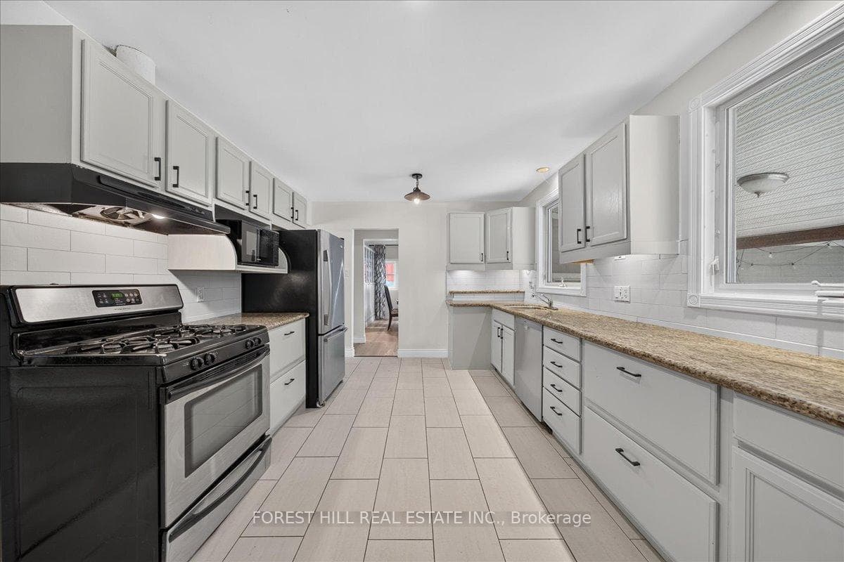 840 Maitland Street photo 8