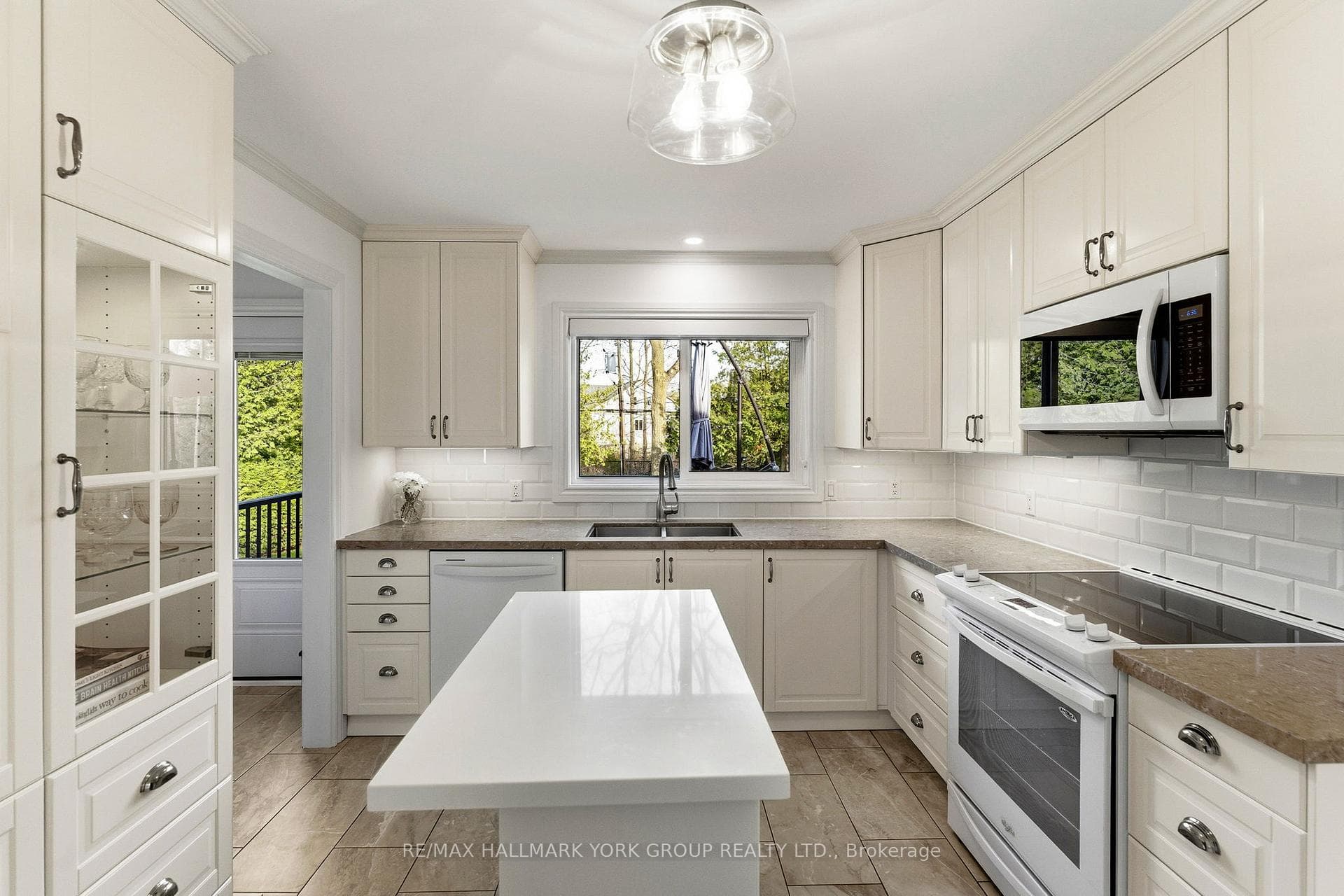 281 Hedge Road photo 13