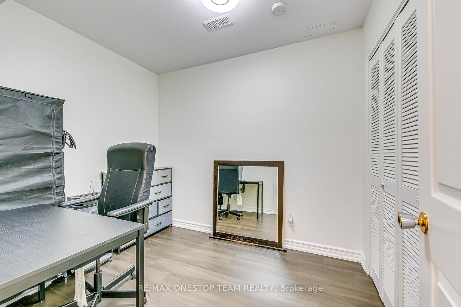 1068 Queens Avenue photo 30