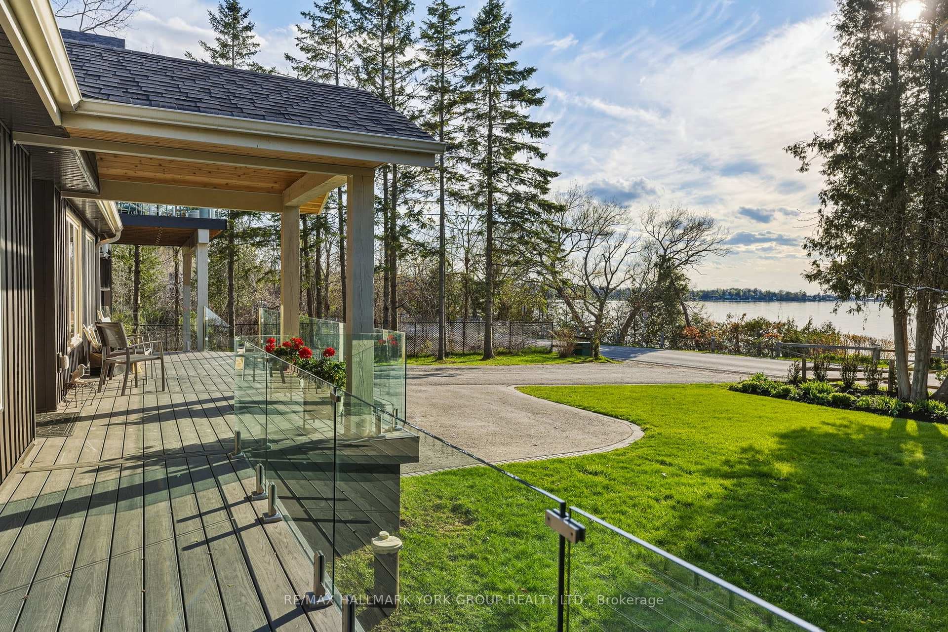 281 Hedge Road photo 4