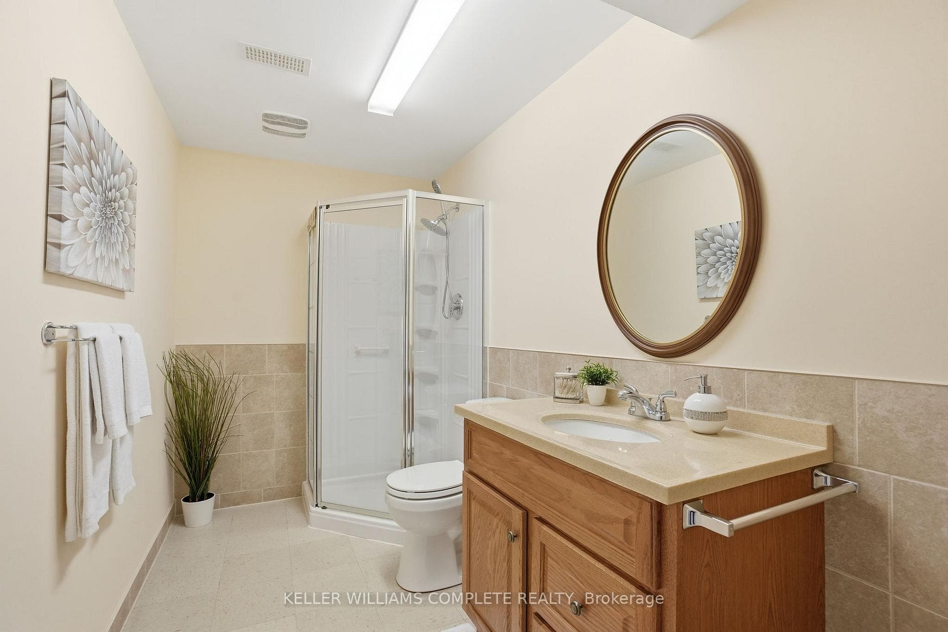 144 Sumner Crescent photo 27