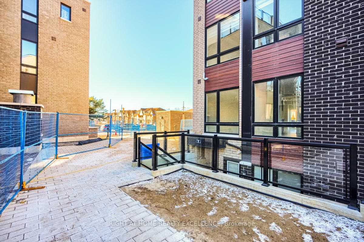235 Mclevin Avenue Unit 3 photo 2