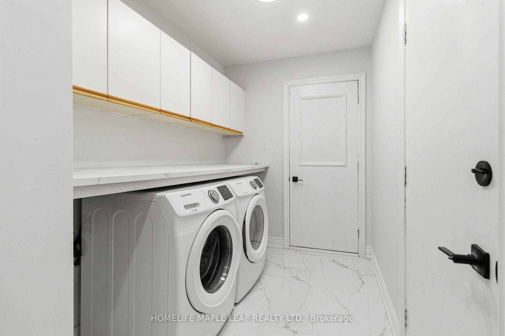 90 Burgby Avenue photo 17