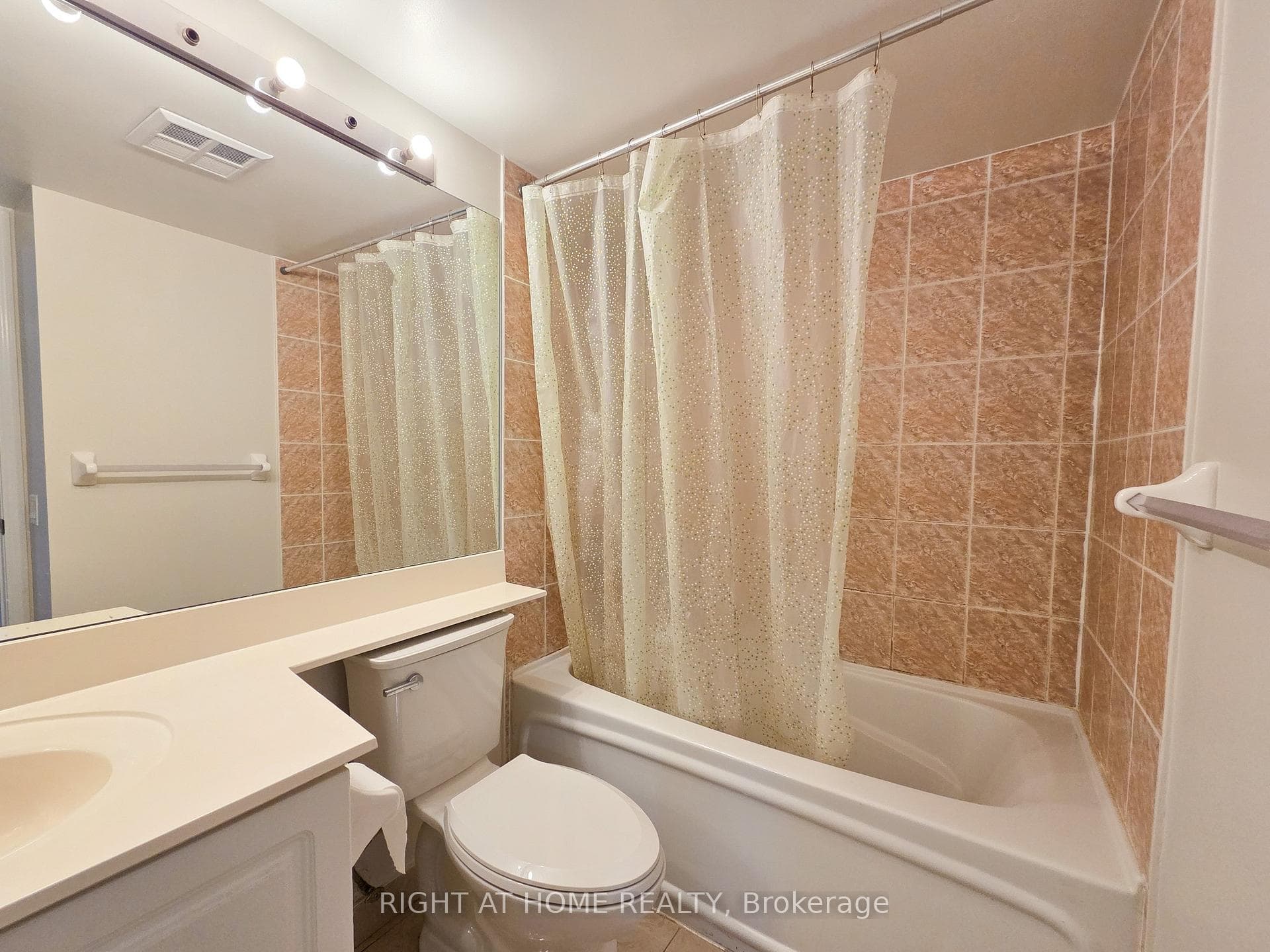 28 Harrison Garden Boulevard Unit 1706 photo 10