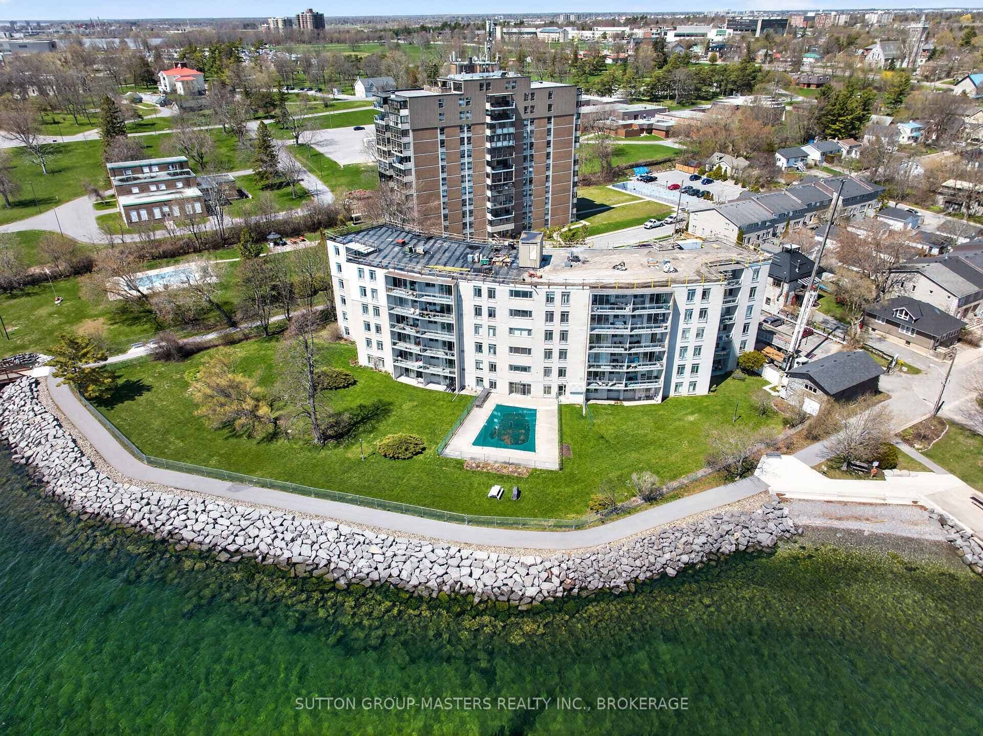 1 Mowat Avenue Unit 401 photo 2