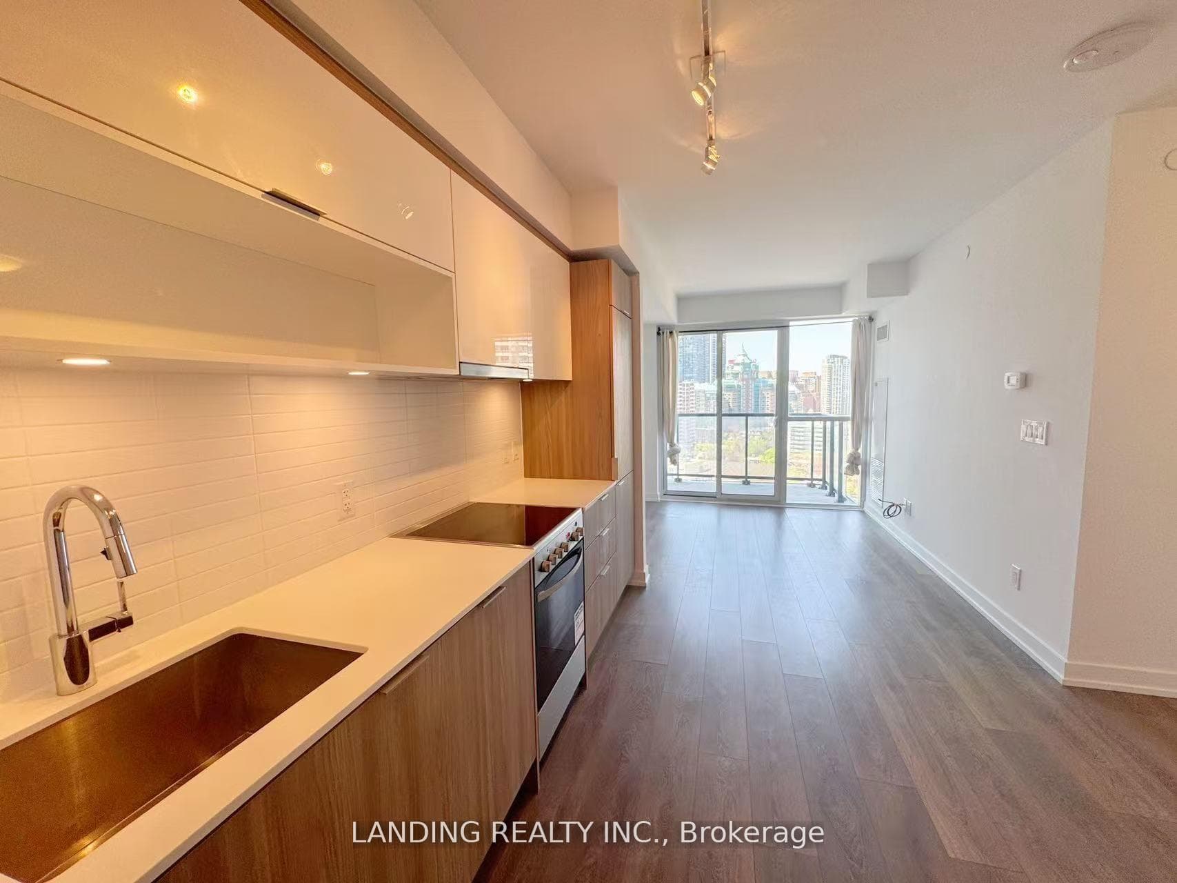 159 Wellesley Street Unit 1610 photo 6