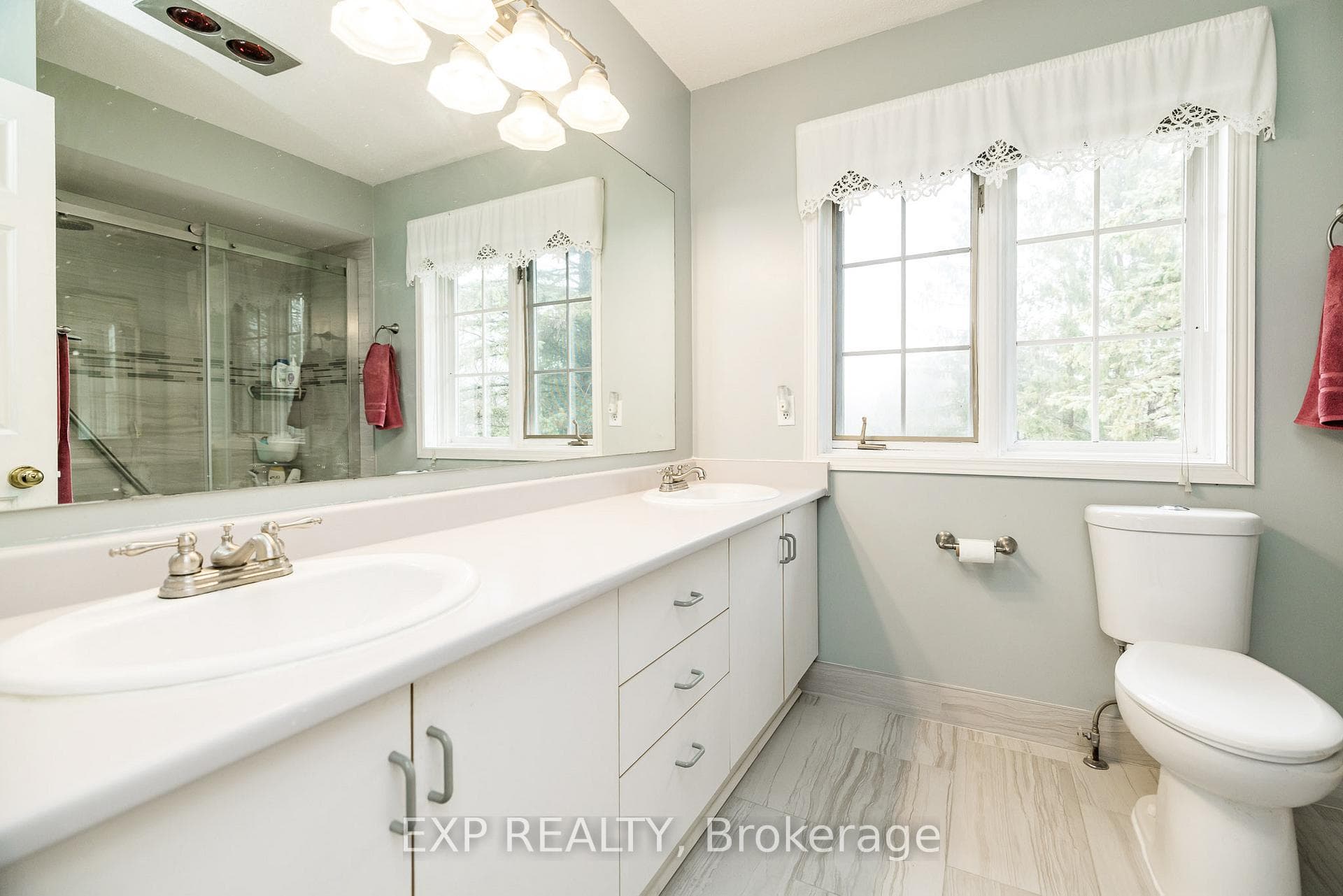 Primary Ensuite - 4 Piece