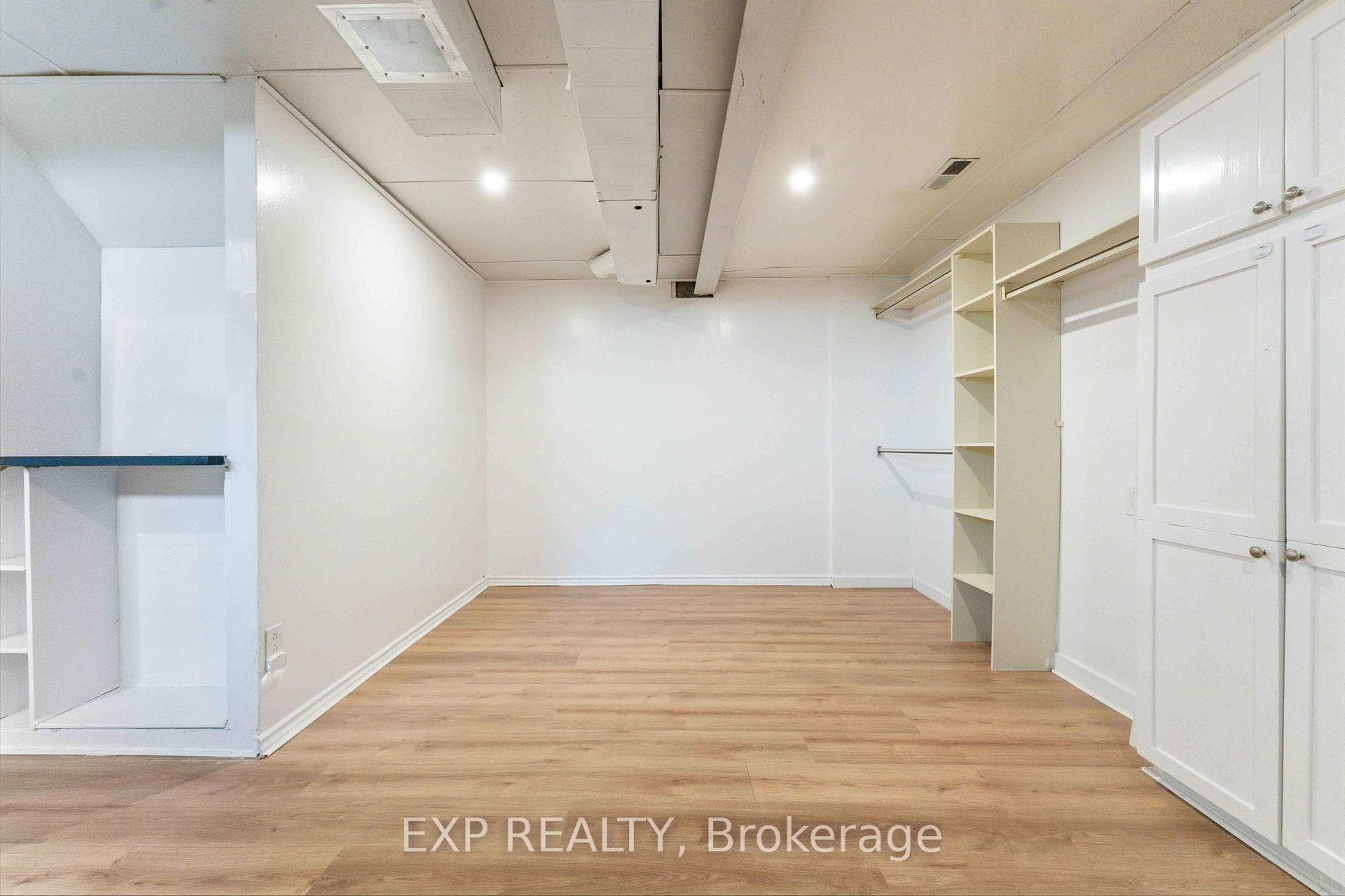 146 Valley Stream Drive Unit D photo 35