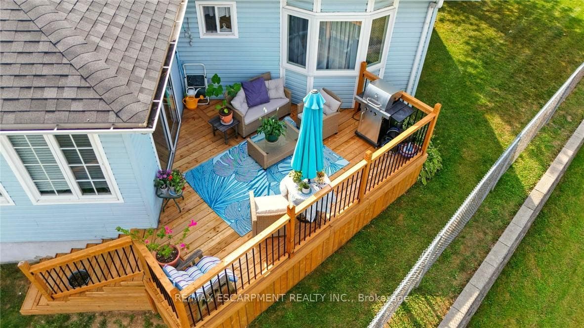 360 Silverbirch Boulevard photo 28