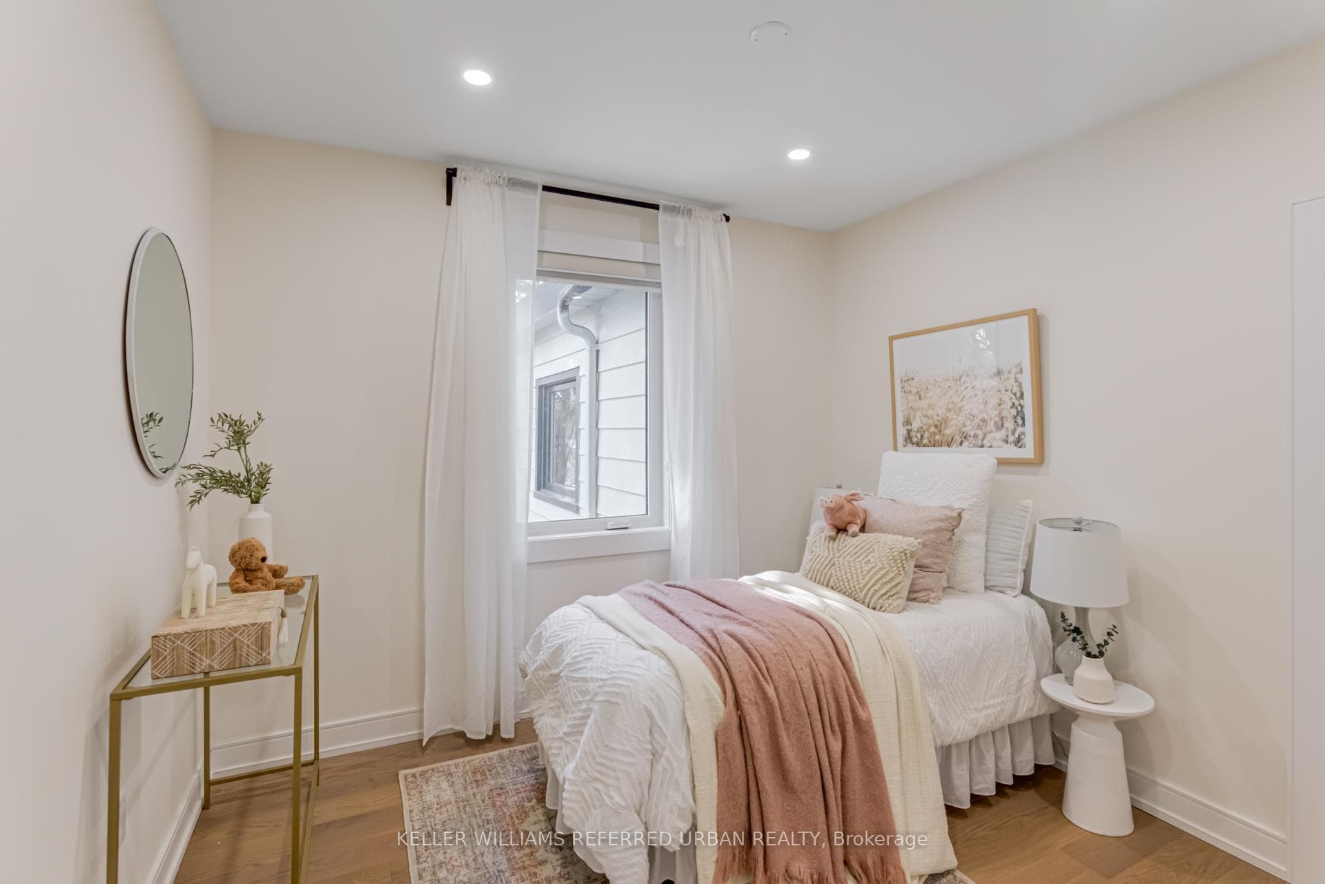 889 Parklane Avenue photo 28
