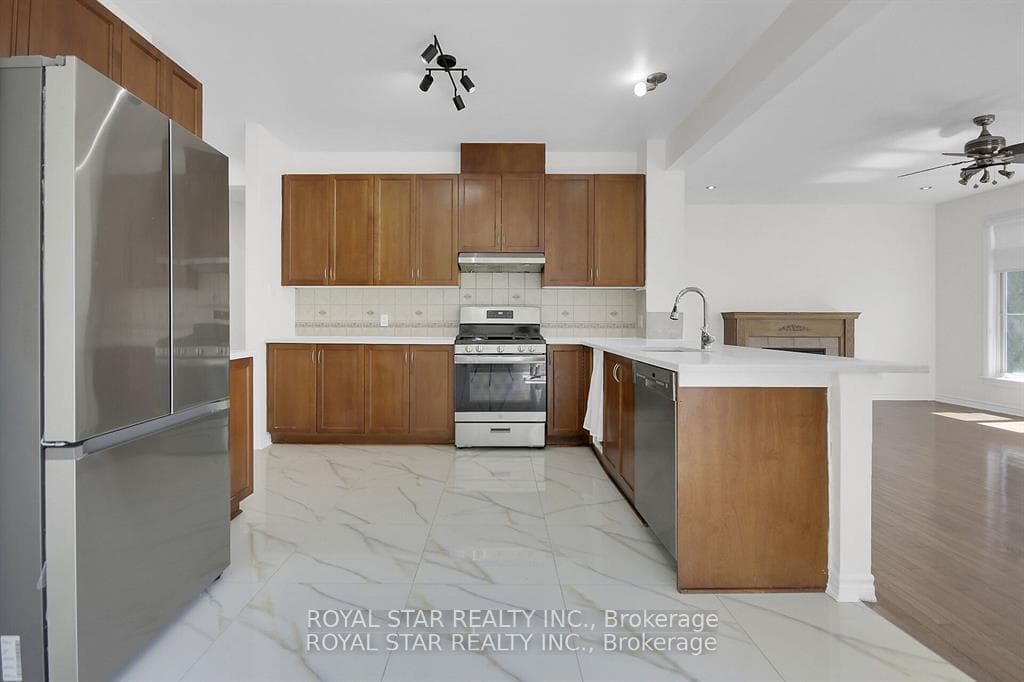 611 Devonwood Circle photo 12
