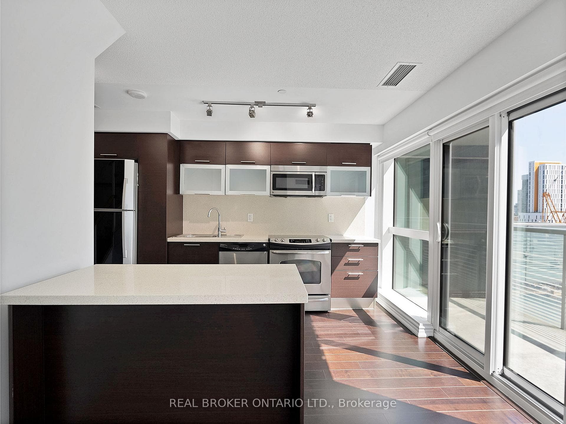 386 Yonge Street Unit 912 photo 7