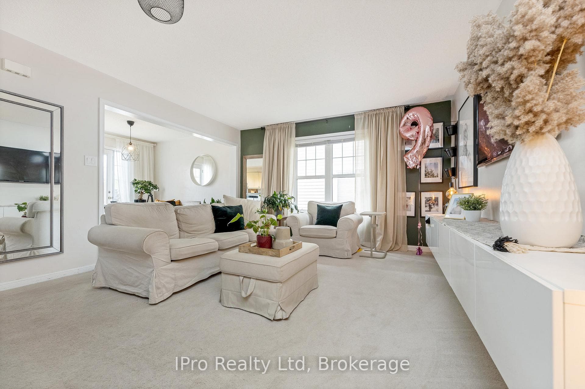241 Slingsby Landing photo 9