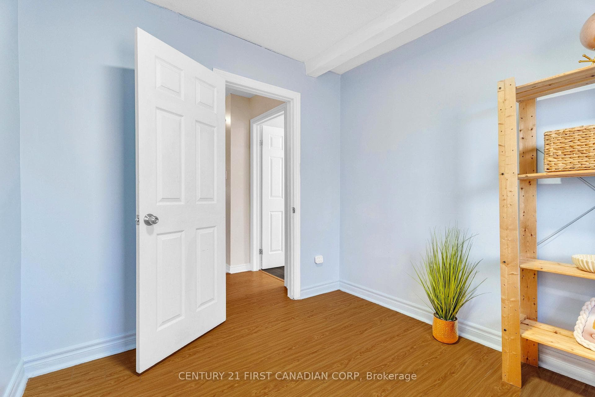 89 Mctaggart Court photo 27
