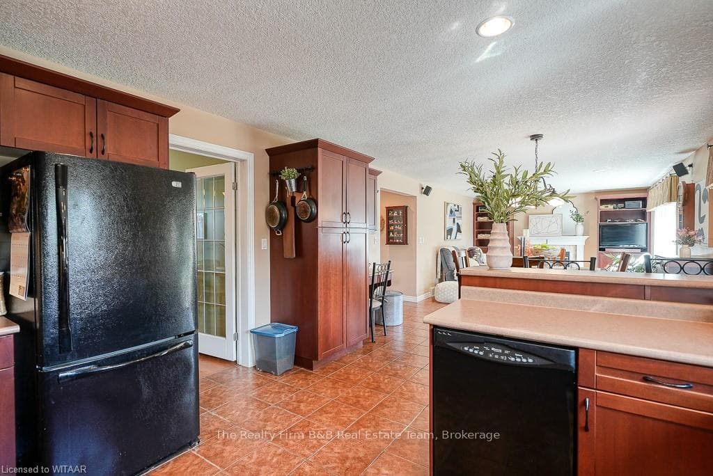468 LAKEVIEW Drive photo 27
