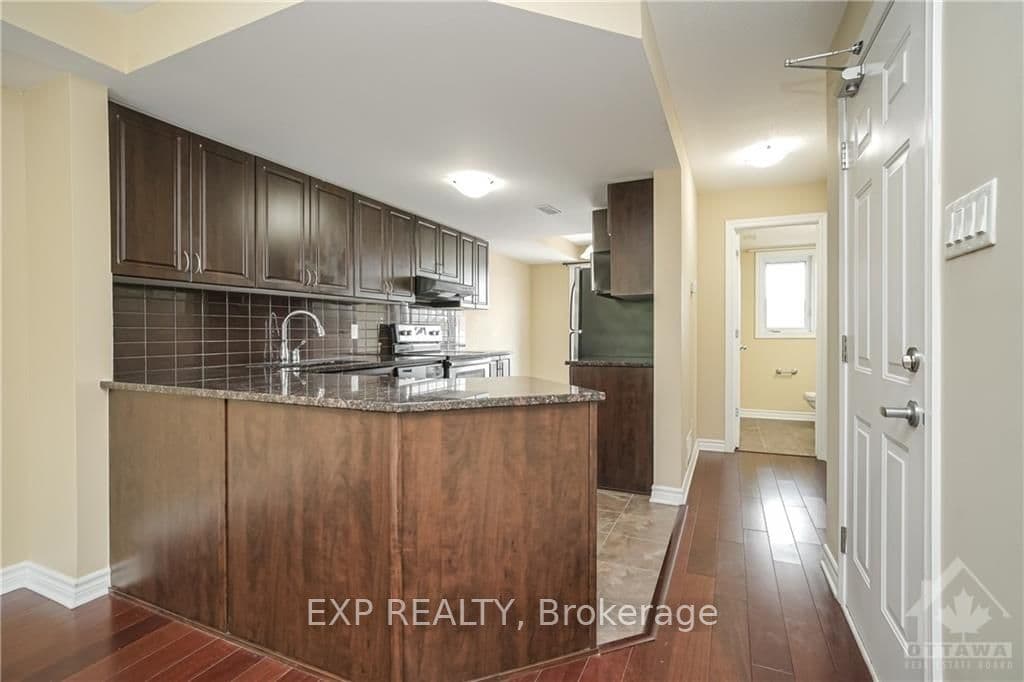 623 CHAPMAN MILLS Drive Unit C photo 2