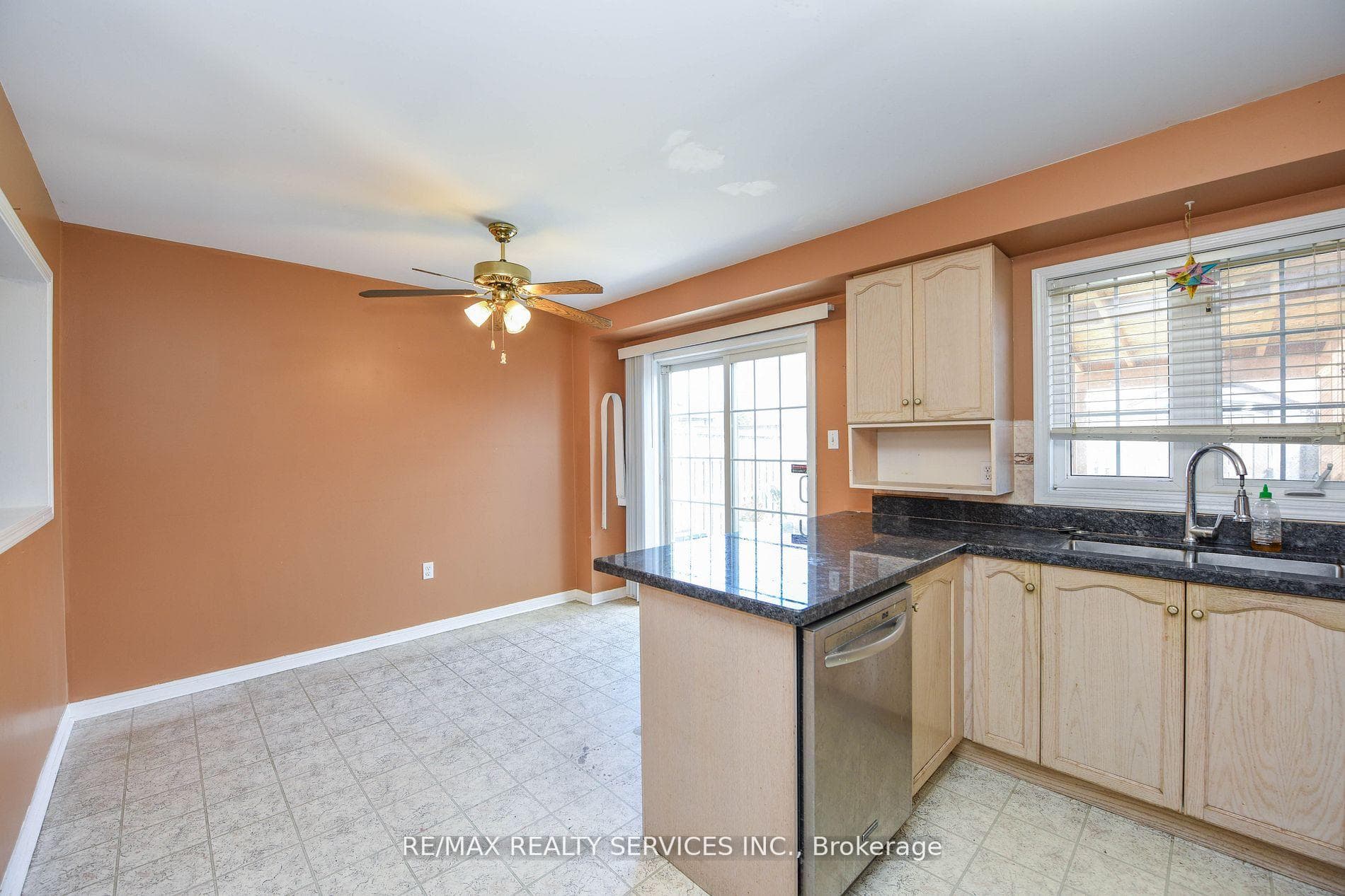 172 Native Landing Crescent Unit Upper photo 12