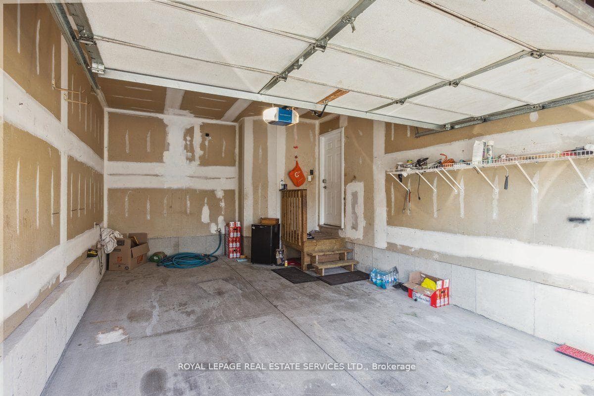 217 Crimson Crescent photo 27