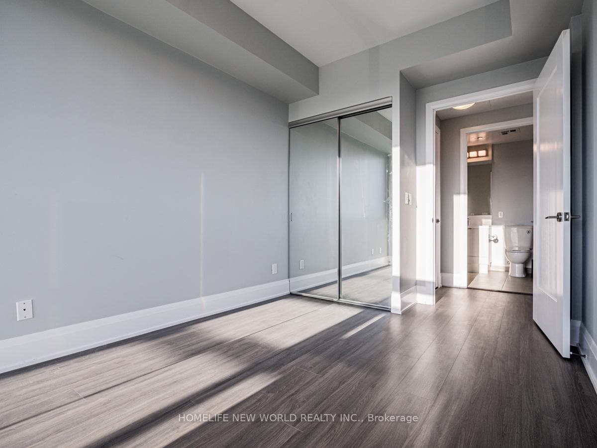101 Erskine Avenue Unit 2512 photo 17
