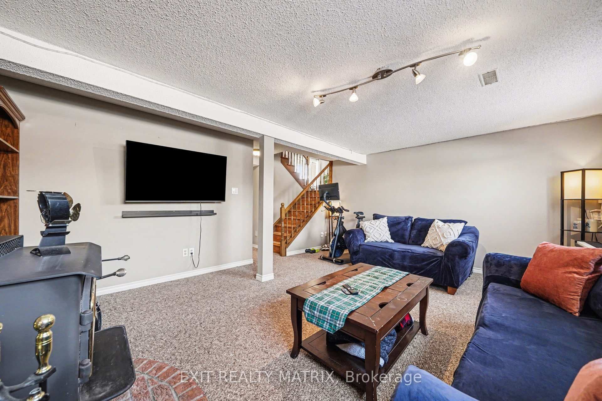 39 Lapointe Boulevard photo 33