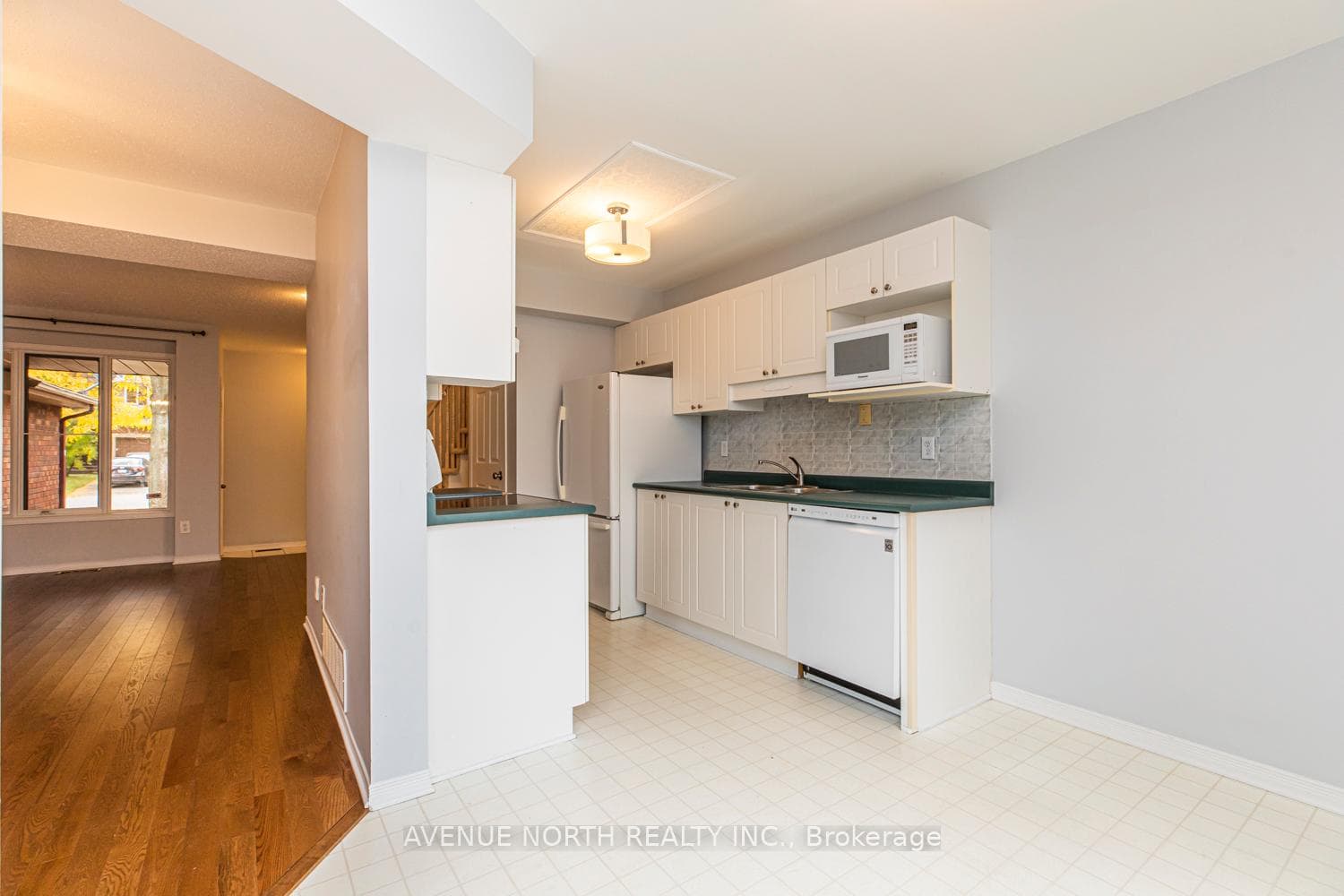 497 Lawler Crescent photo 13