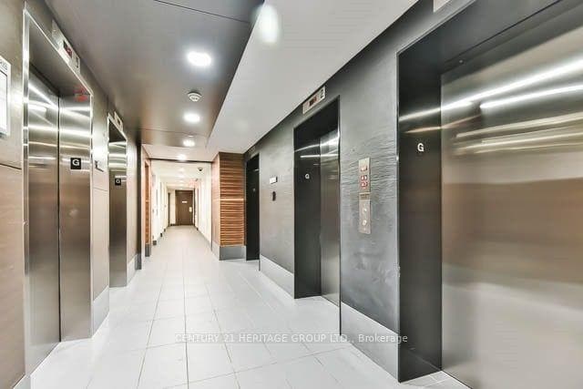 125 Village Green Square Unit 1511 photo 5