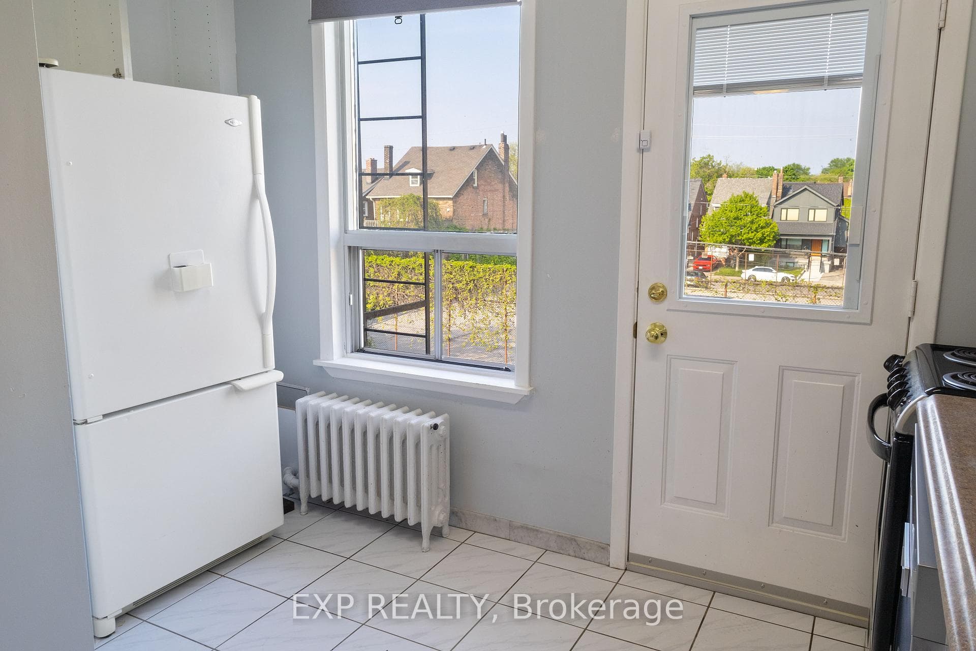 153 Westmount Avenue Unit 2nd Flr photo 5