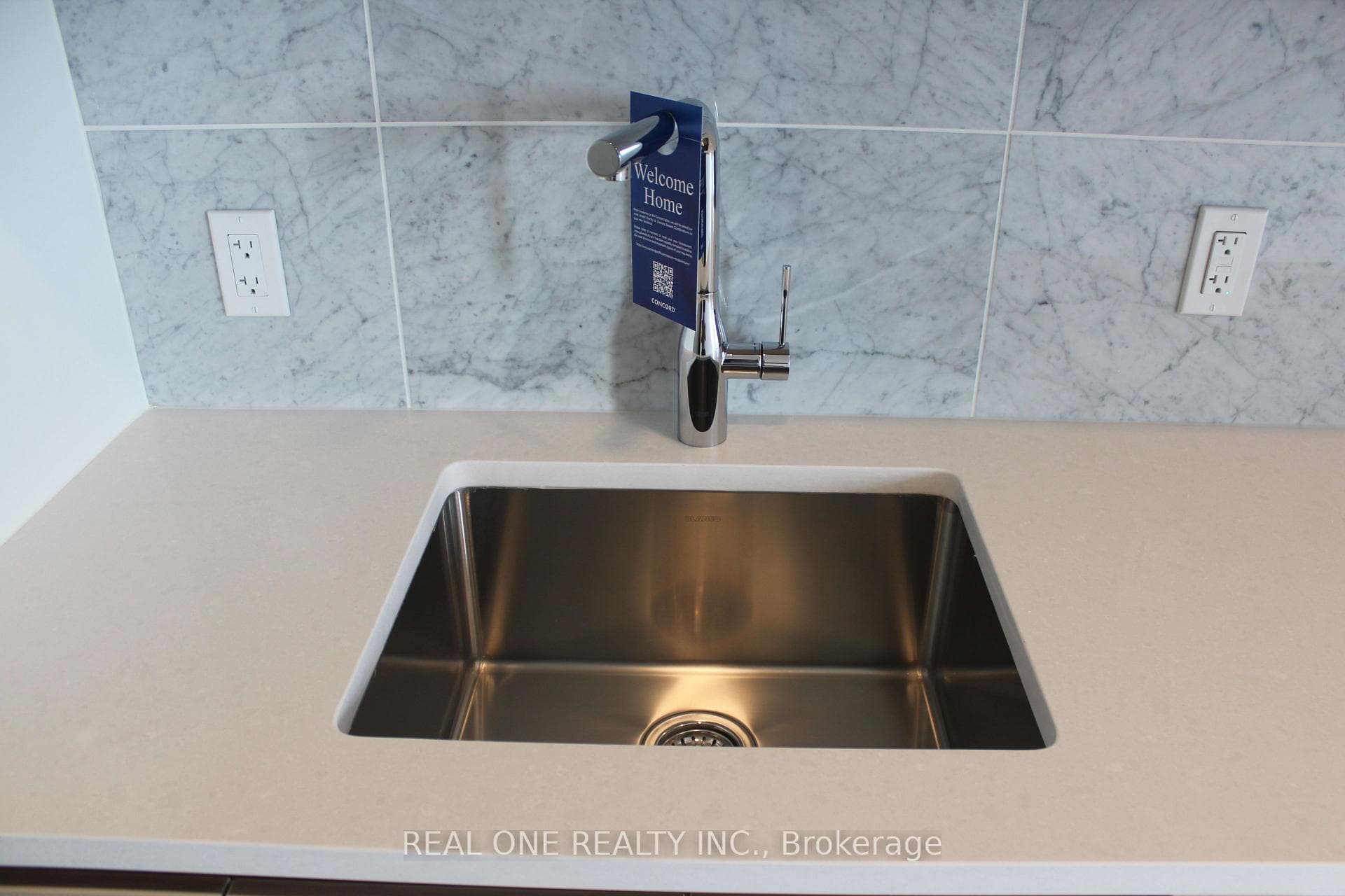 95 Mcmahon Drive Unit 2701 photo 35