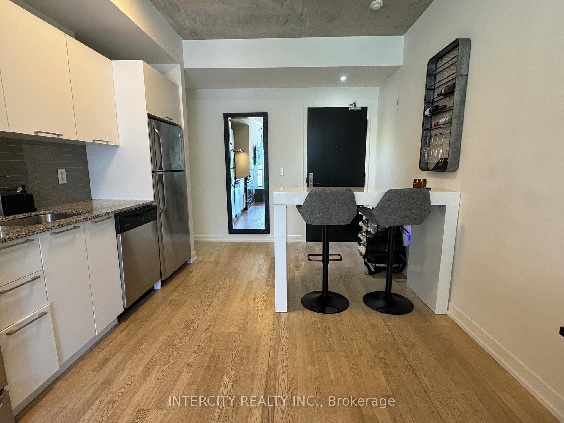 650 King Street Unit 502 photo 9
