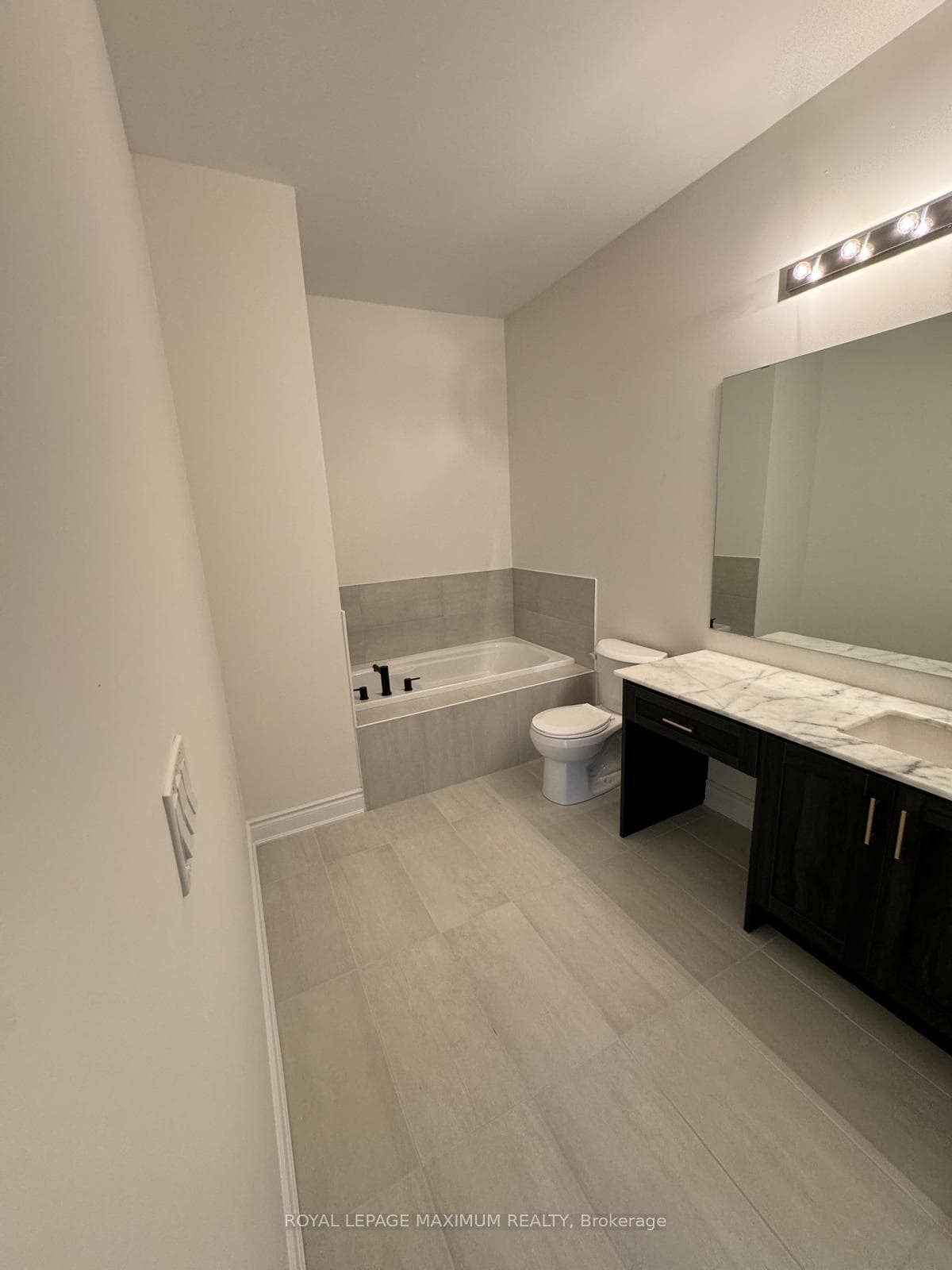 82 Paradox Street photo 19