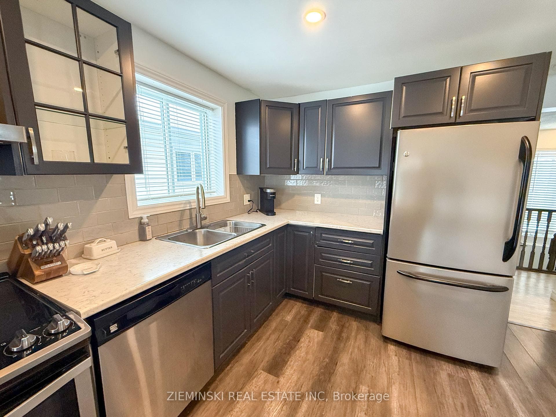 364 Spruce Street photo 4