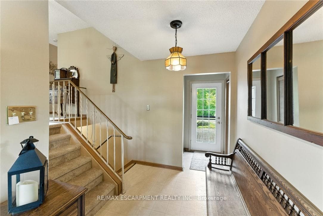 2682 Jerseyville Road photo 4